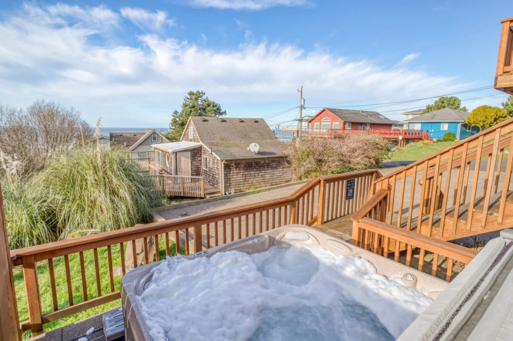 Hubbert Hideaway - Roads End, Game Room, Hot Tub — photo 2