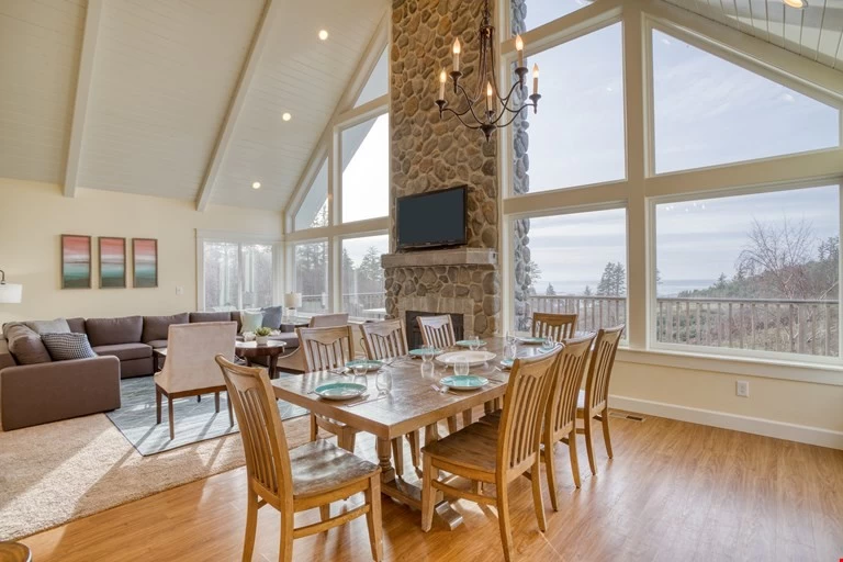 Netarts Coastal Retreat - Hot Tub, Carriage House & Cabin
