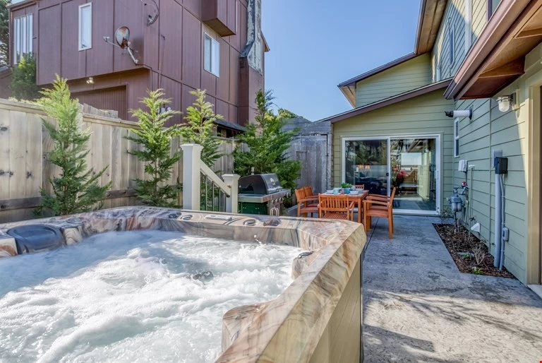 Pacific Drift - Hot Tub, Game Room — photo 5