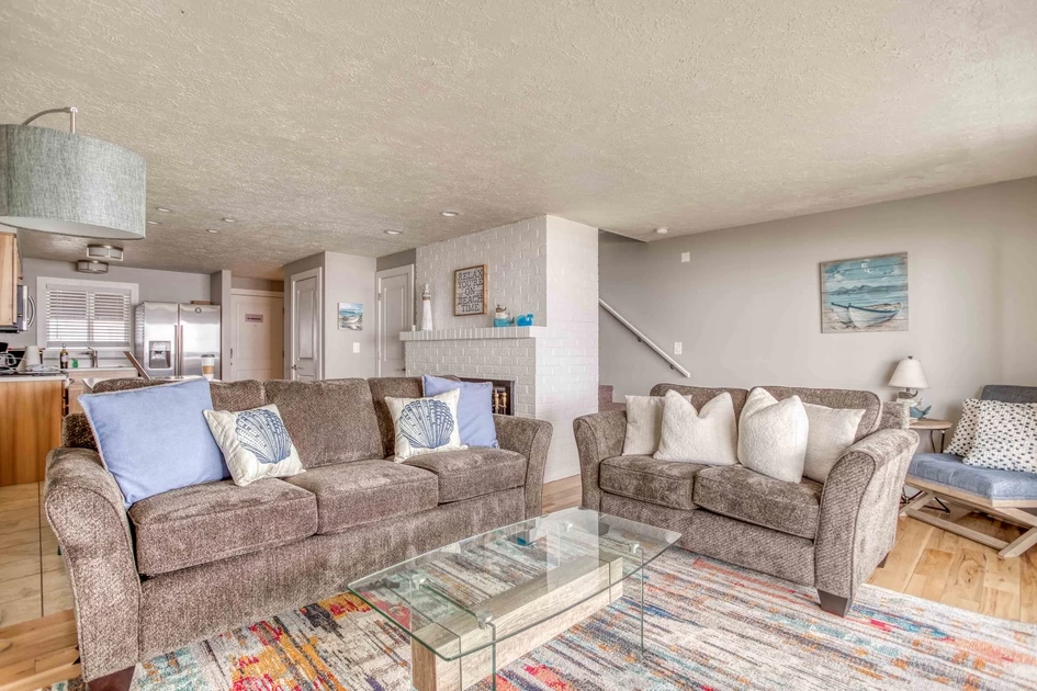 Whale Watcher Condo #1 - Direct Beach Access — photo 4