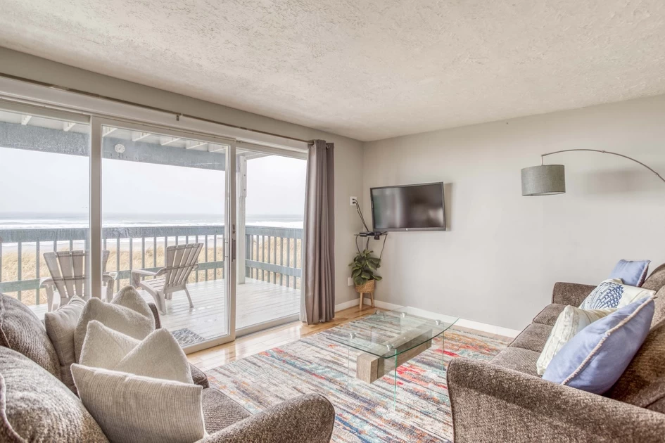 Whale Watcher Condo #1 - Direct Beach Access — photo 3