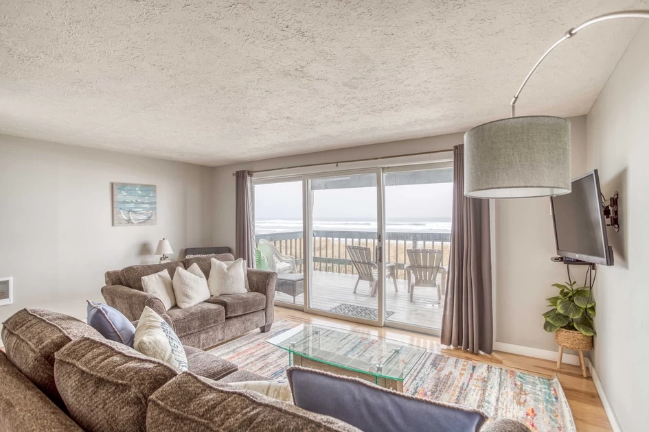 Whale Watcher Condo #1 - Direct Beach Access — photo 2