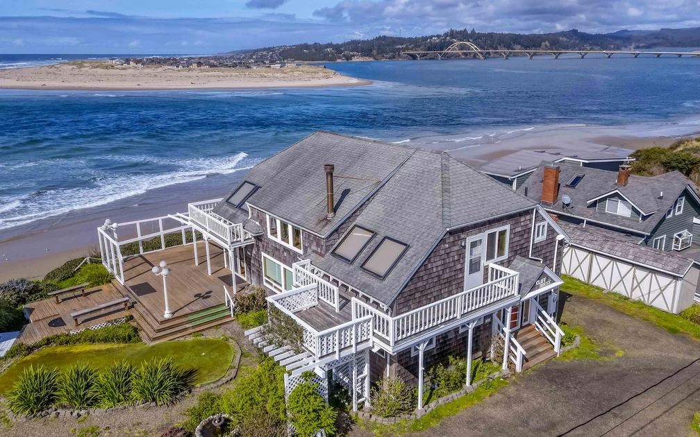 Cliff House - Waldport - Hot Tub, Large Groups — photo 2