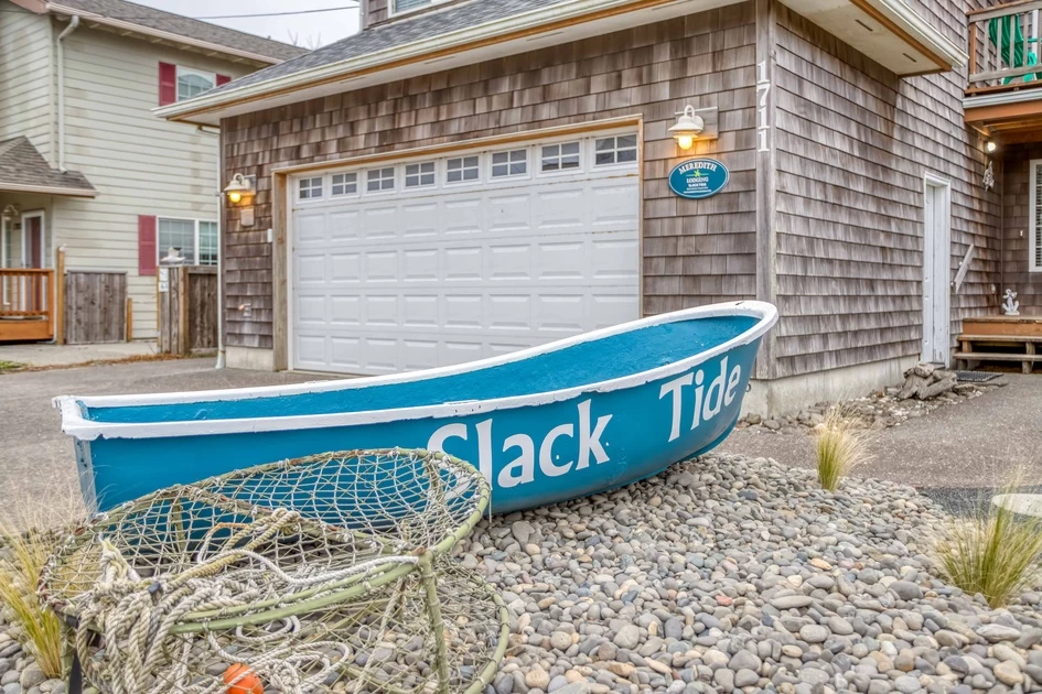 Slack Tide - Hot Tub, Game Room — photo 4