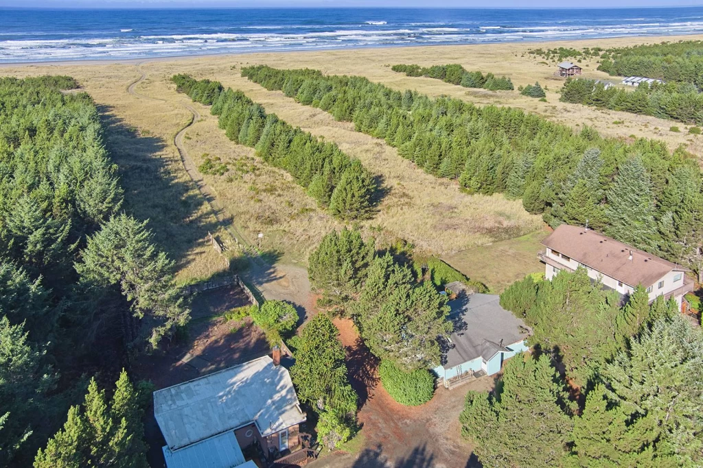 SeaNest - Pet Friendly, Fenced-in Yard — photo 2