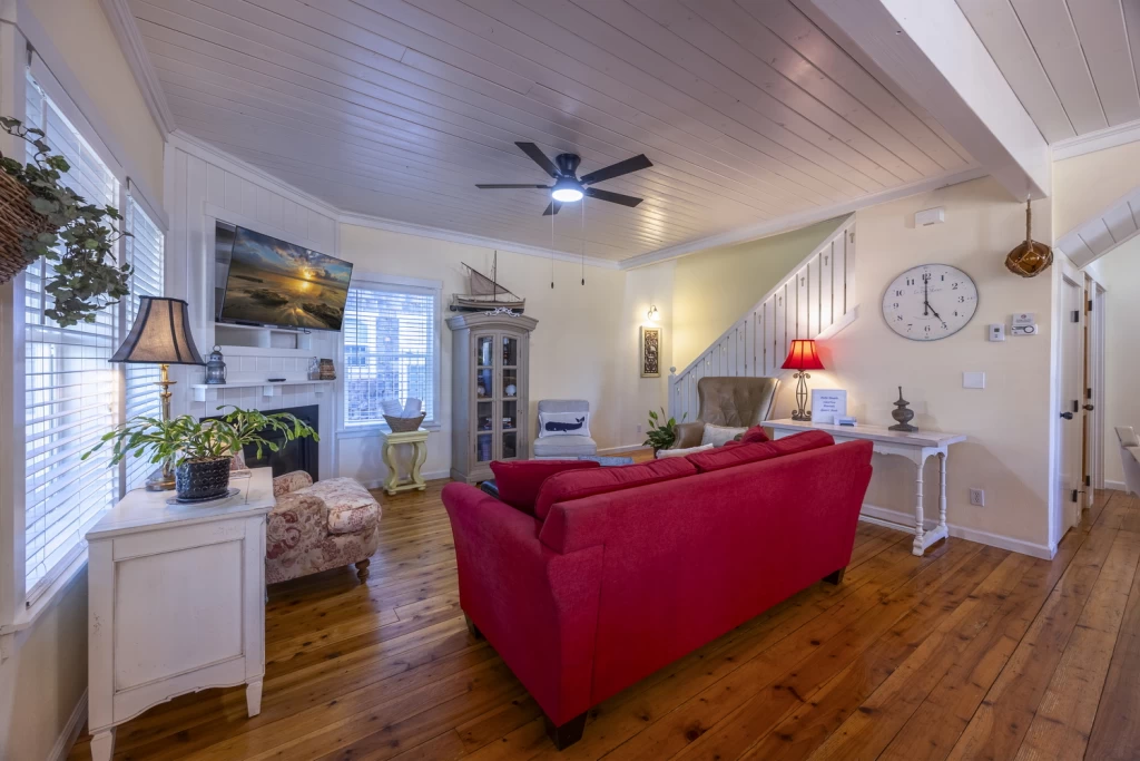Barefoot Bungalow + Carriage House | Hot Tub | Pet-Friendly | Spacious BRs — photo 3