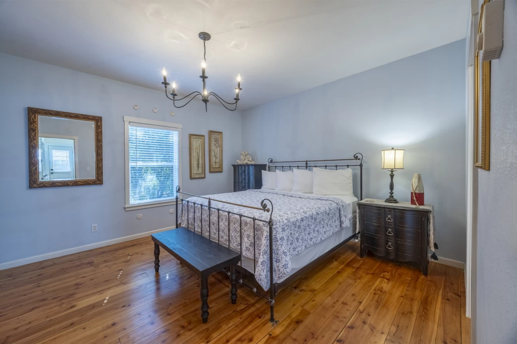 Barefoot Bungalow + Carriage House | Hot Tub | Pet-Friendly | Spacious BRs — photo 5