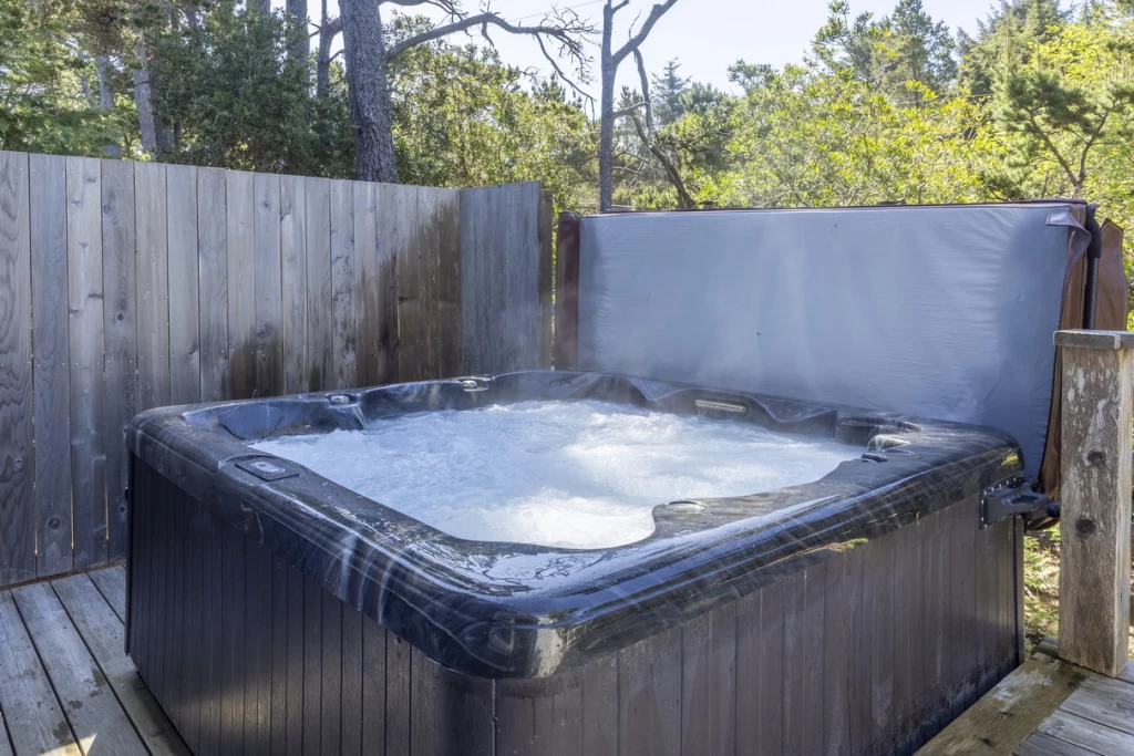 Barefoot Bungalow + Carriage House | Hot Tub | Pet-Friendly | Spacious BRs — photo 2