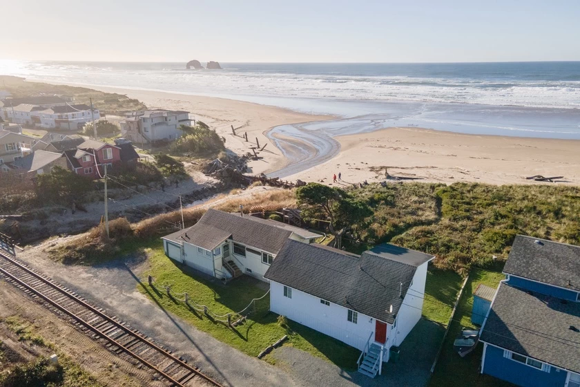 Rockaway Beachhouse - Private Beach Access