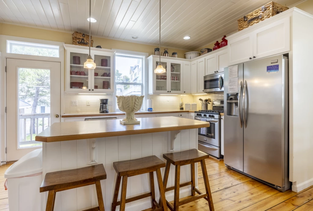 Americana + Suite | Bella Beach | Bikes | King Beds | Pet-Friendly | Hot Tub — photo 5