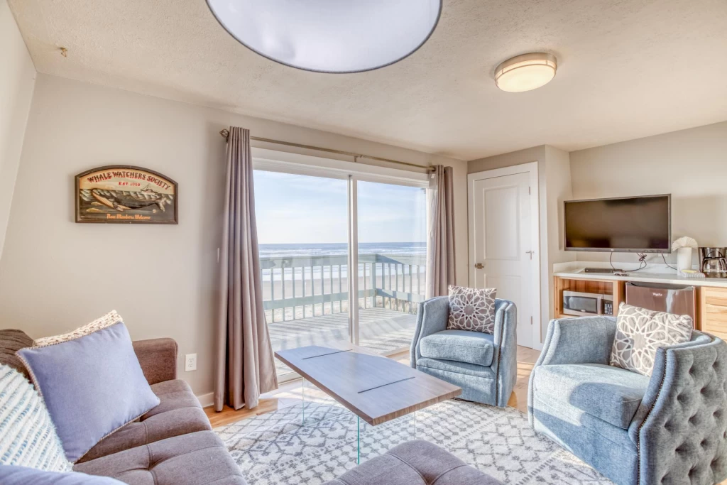 Whale Watcher Condo #2 - Direct Beach Access — photo 3