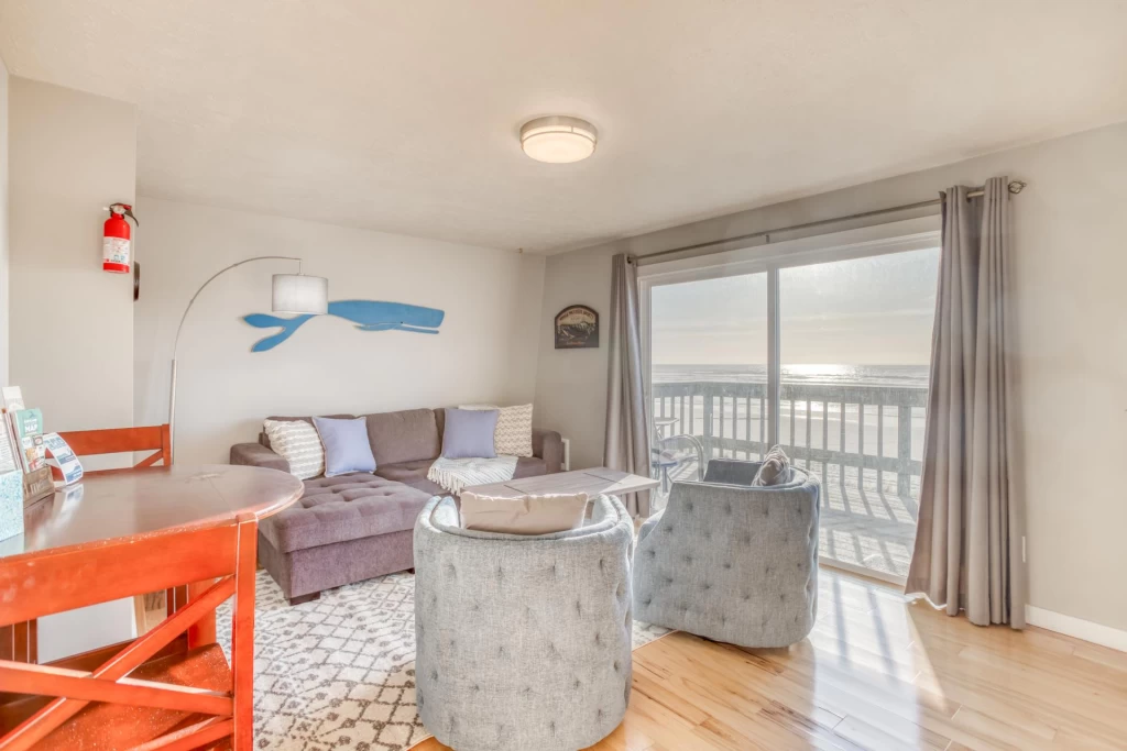 Whale Watcher Condo #2 - Direct Beach Access — photo 4