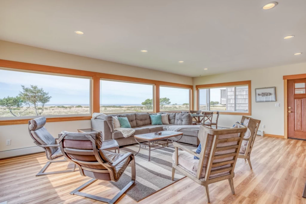Oceanfront Getaway - On the Promenade! — photo 4