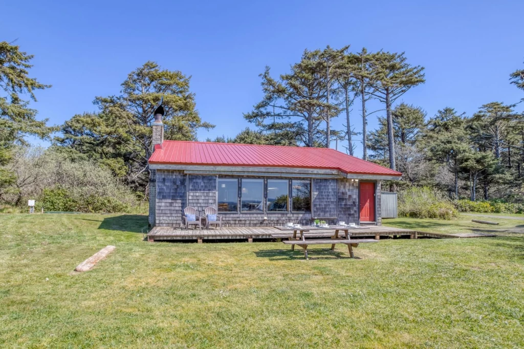 Rustic Retreat - Private Beach Access — photo 4