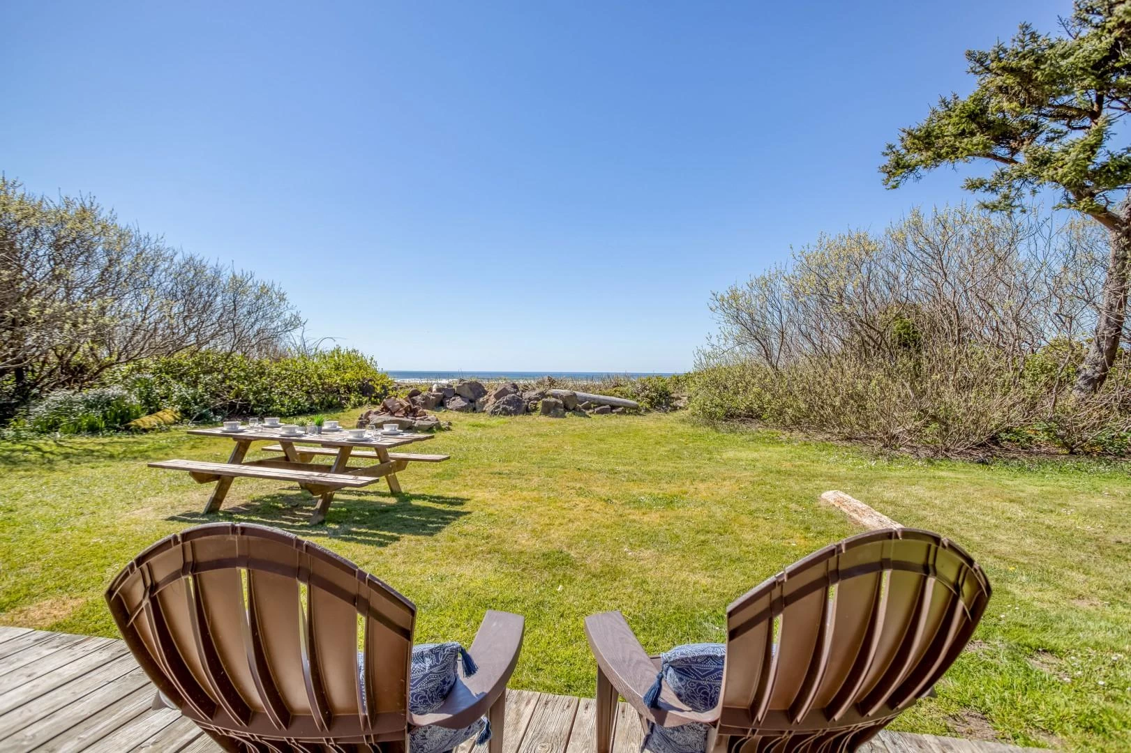 Rustic Retreat - Private Beach Access