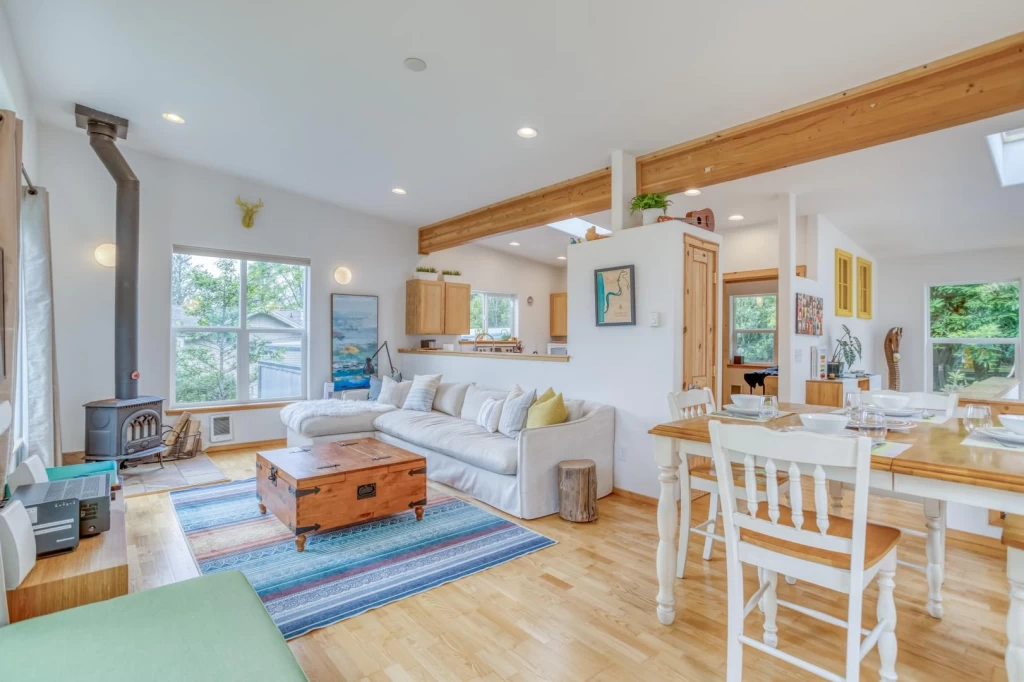 Modern Manzanita Retreat - Hot Tub, Dog Friendly — photo 2