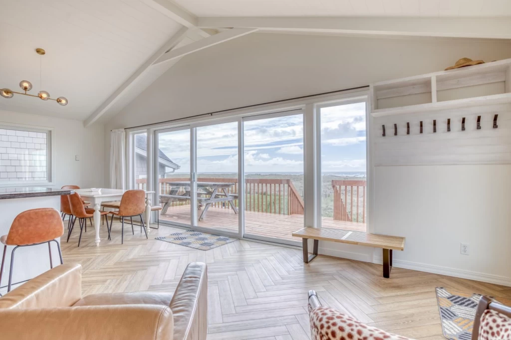 Jettyview Lodge - Beachfront Access, Hot Tub — photo 5