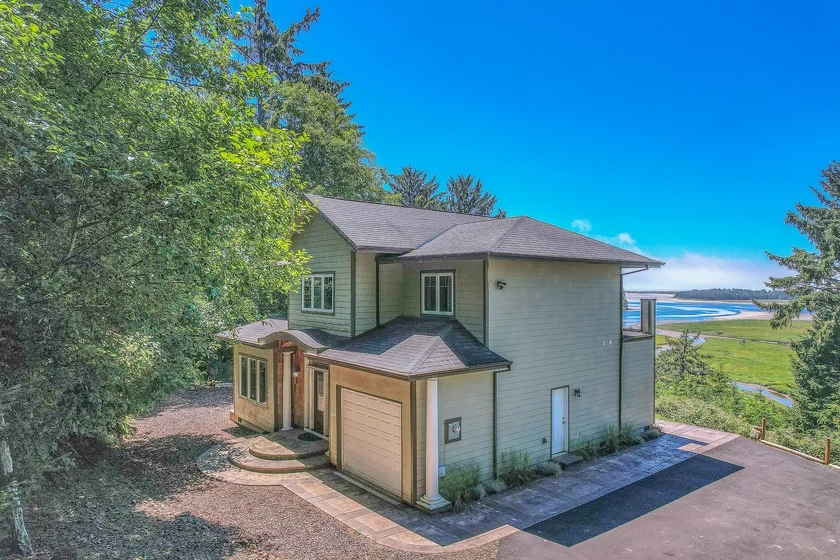 Haven Hill - Bay & Ocean Views, Private Setting