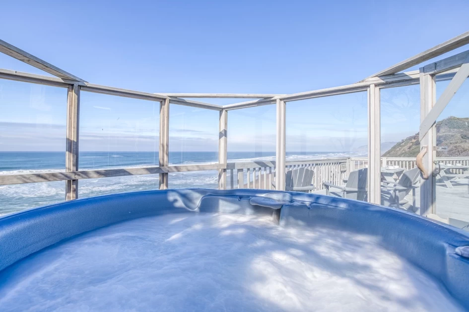 Nelscott Anchor House - 3 Separate Living Spaces, Hot Tub — photo 2