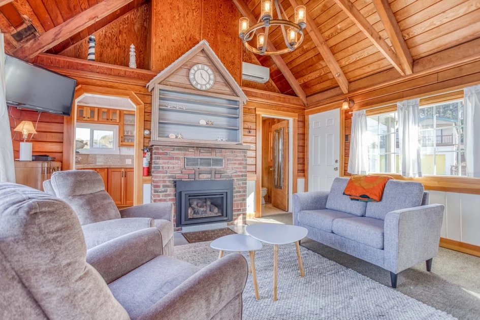 Nelscott Anchor House - 3 Separate Living Spaces, Hot Tub — photo 5