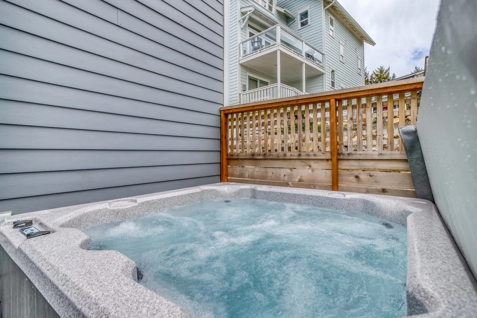 Time to Coast - Olivia Beach, Hot Tub — photo 2
