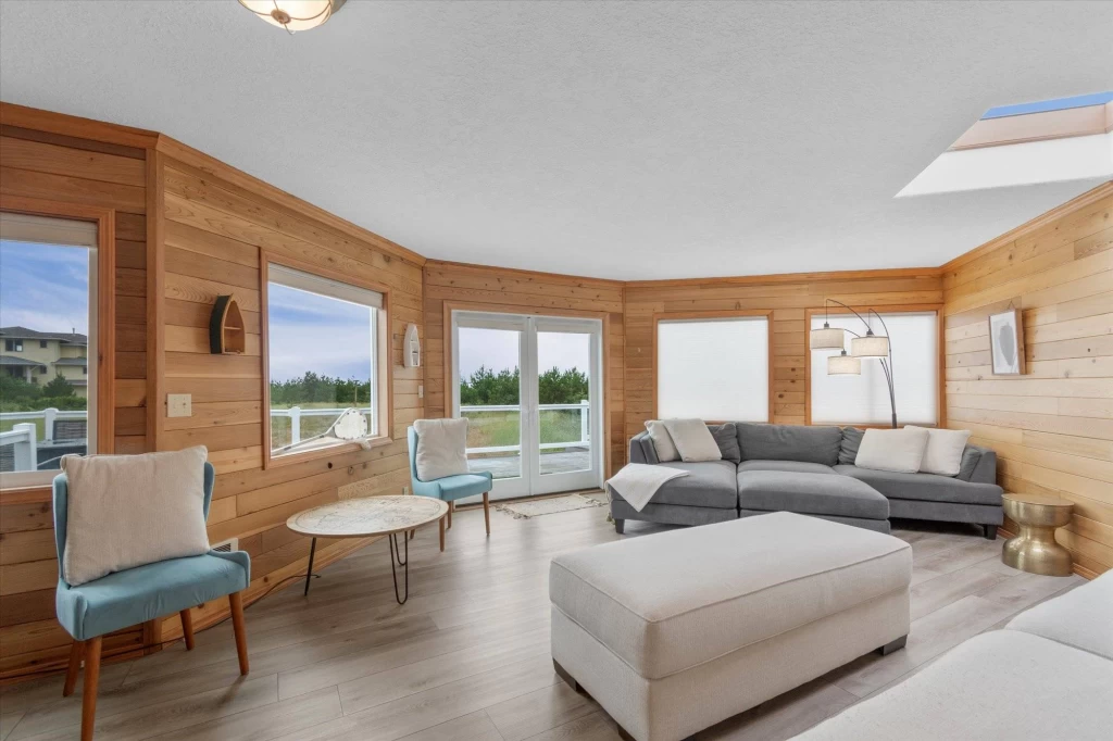 Blue Bungalow - Monthly Only Rental — photo 3
