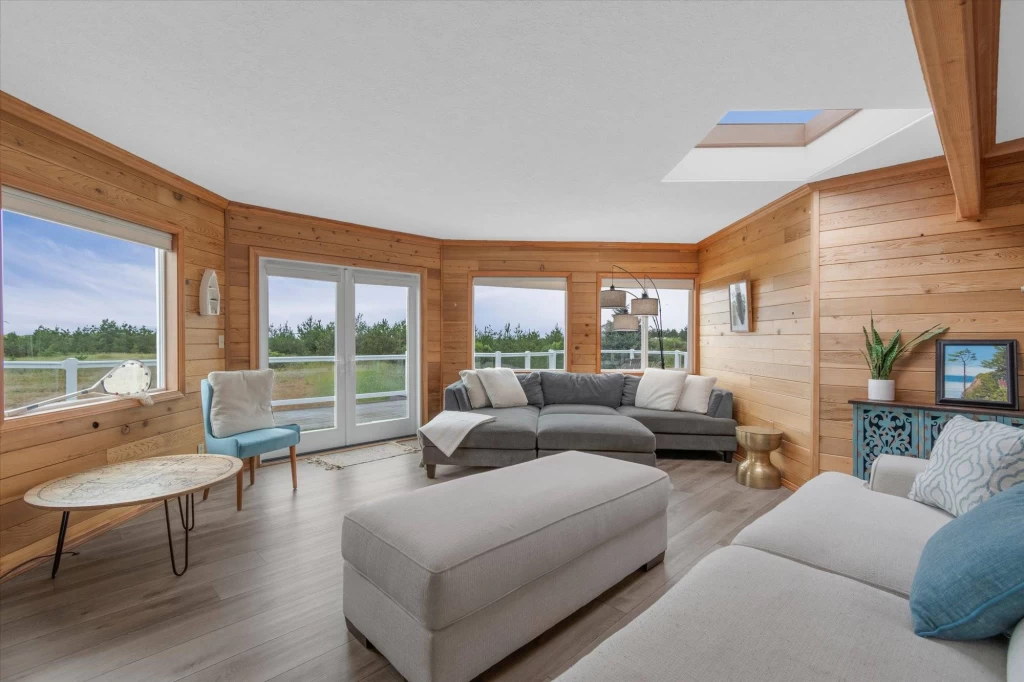 Blue Bungalow - Monthly Only Rental — photo 4