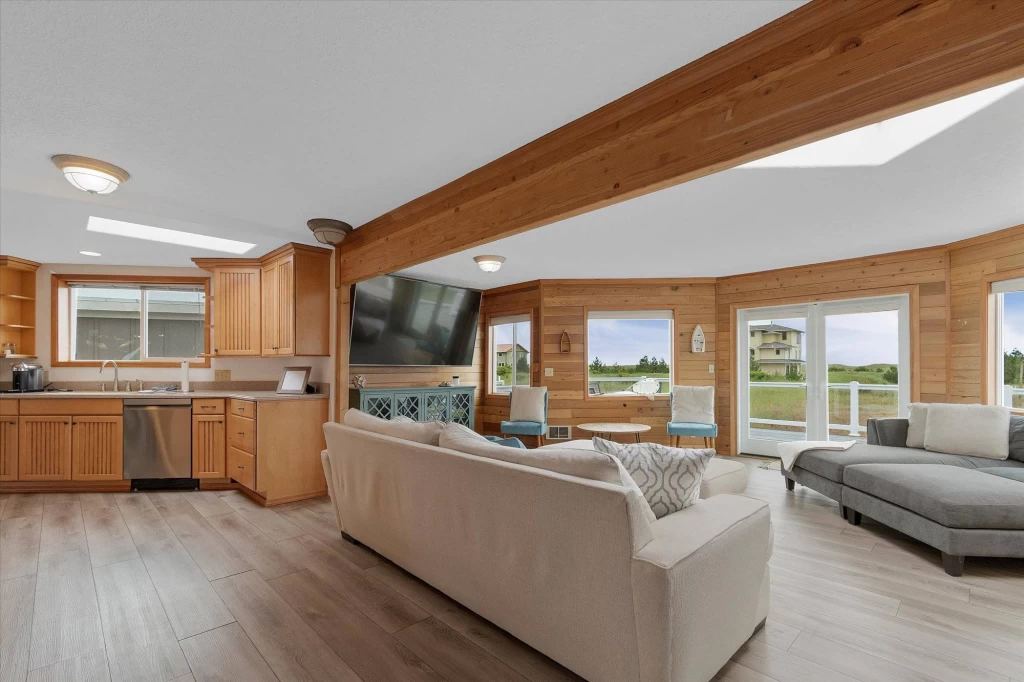 Blue Bungalow - Monthly Only Rental — photo 5