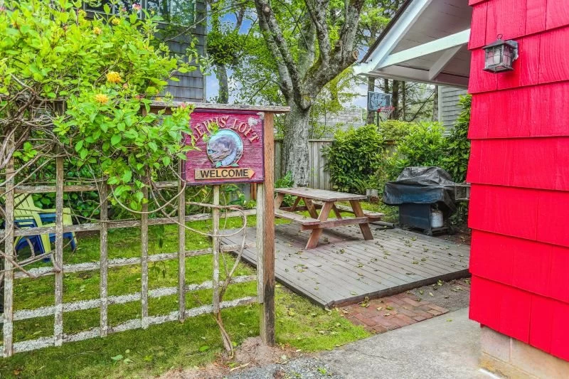 Lewis Loft - One Block to the Beach