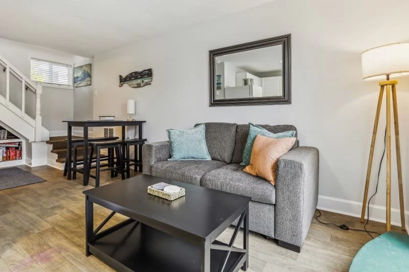 Lewis Loft - One Block to the Beach — photo 4