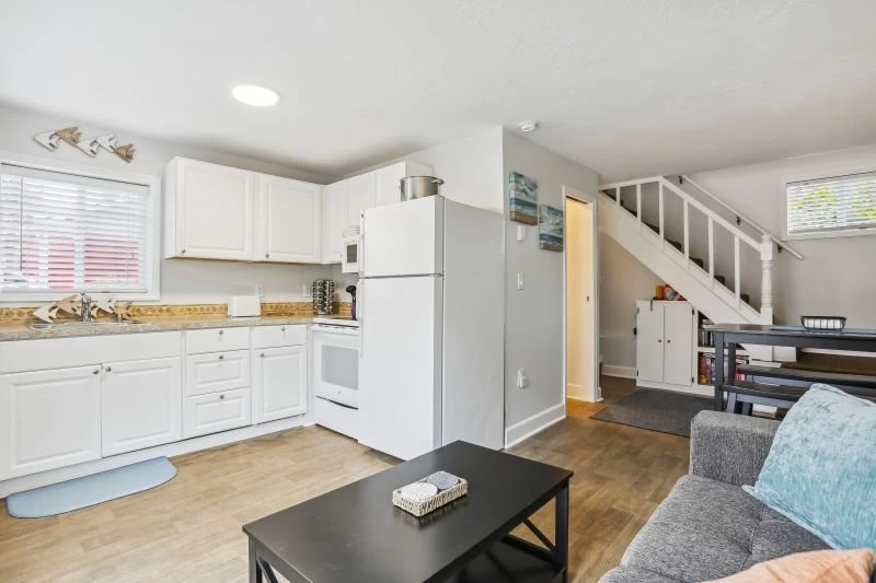 Lewis Loft - One Block to the Beach — photo 5