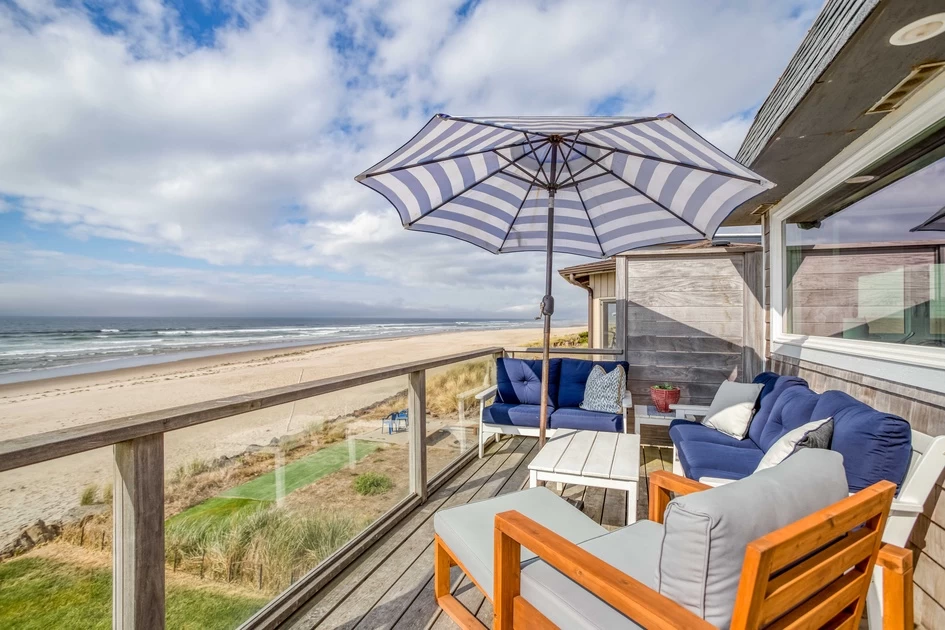Pelican's Flight - Oceanfront Hot Tub, EV Charger