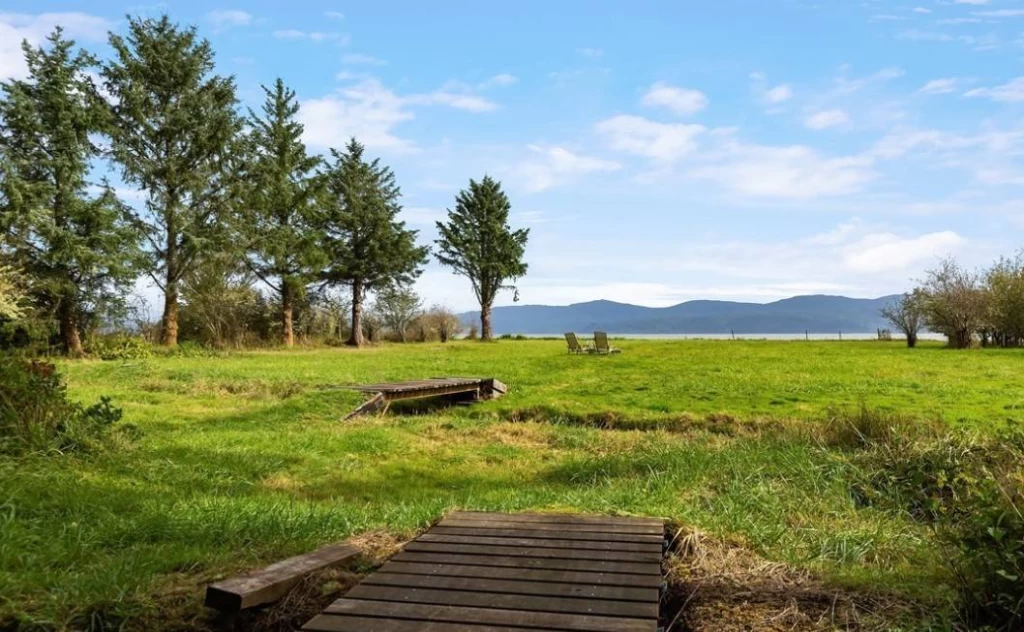 Bliss at Willapa Bay - Monthly Only Rental — photo 2
