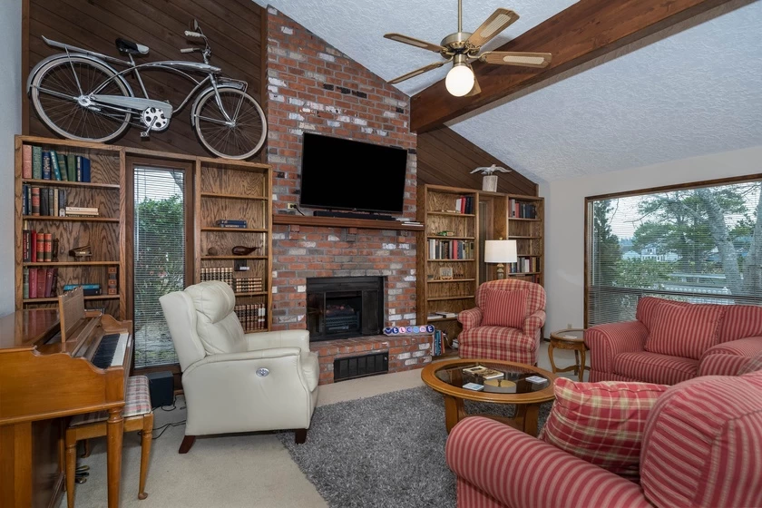 Surfrider Seaside - Game Room