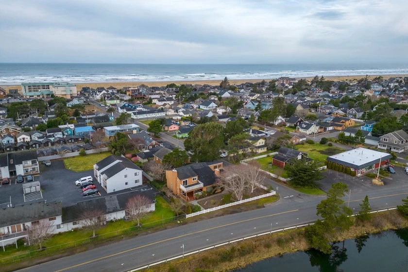 Surfrider Seaside - Game Room — photo 2