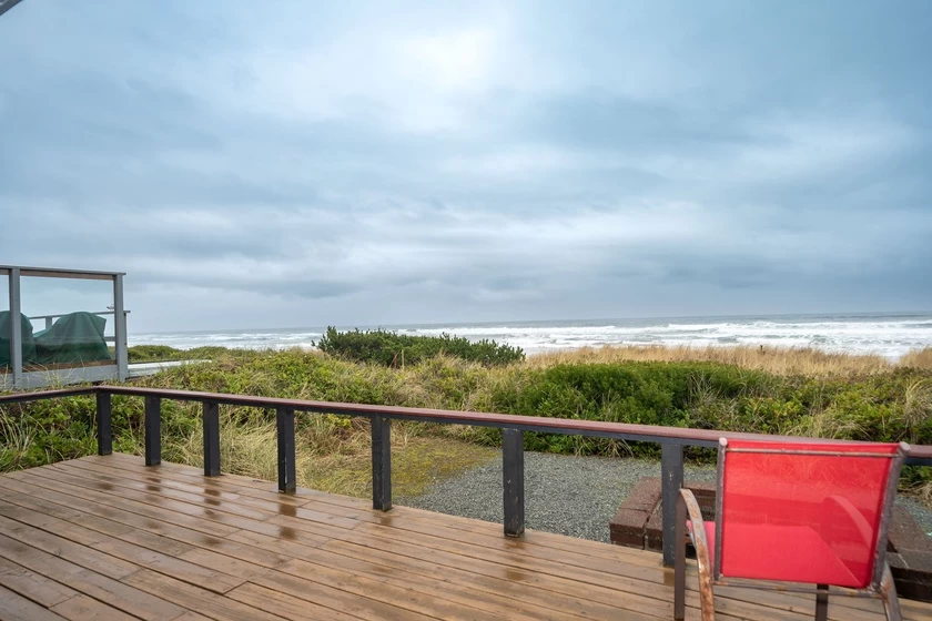 Beachside Bungalow - Direct Beach Access — photo 3
