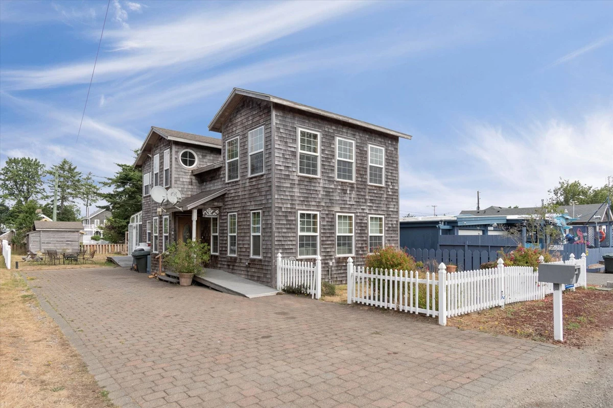 All Inn Beach House - Monthly Only (30-nights min)