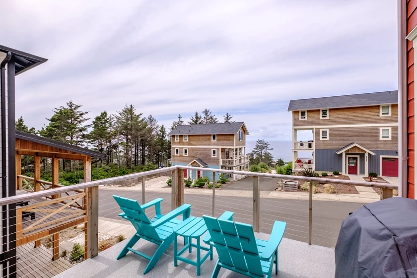Woods and Waves - Private Hot Tub, Shared Pool, Olivia Beach — photo 3