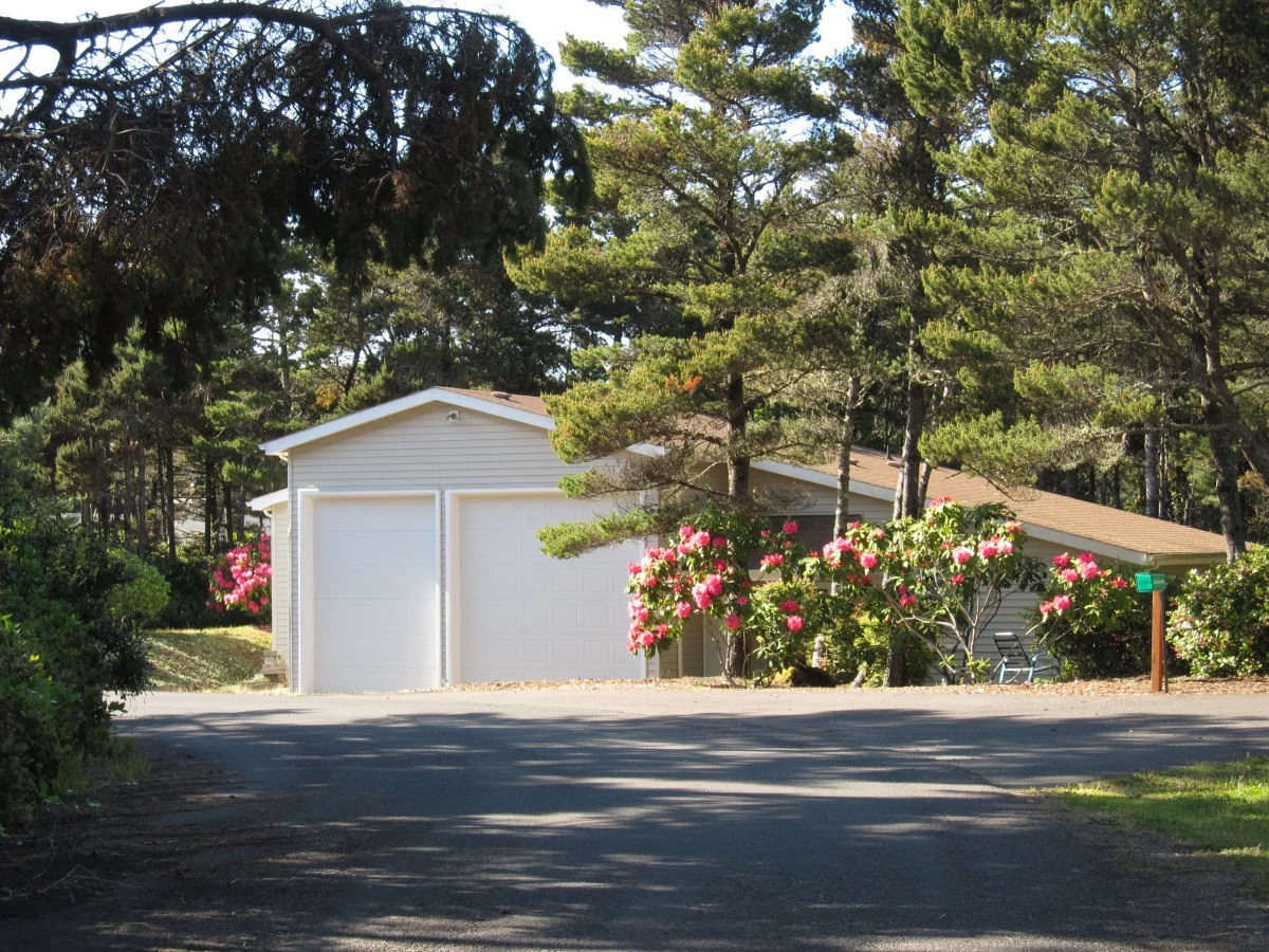 Surf Sounds - Studio, Walk to Beach, Dog Friendly