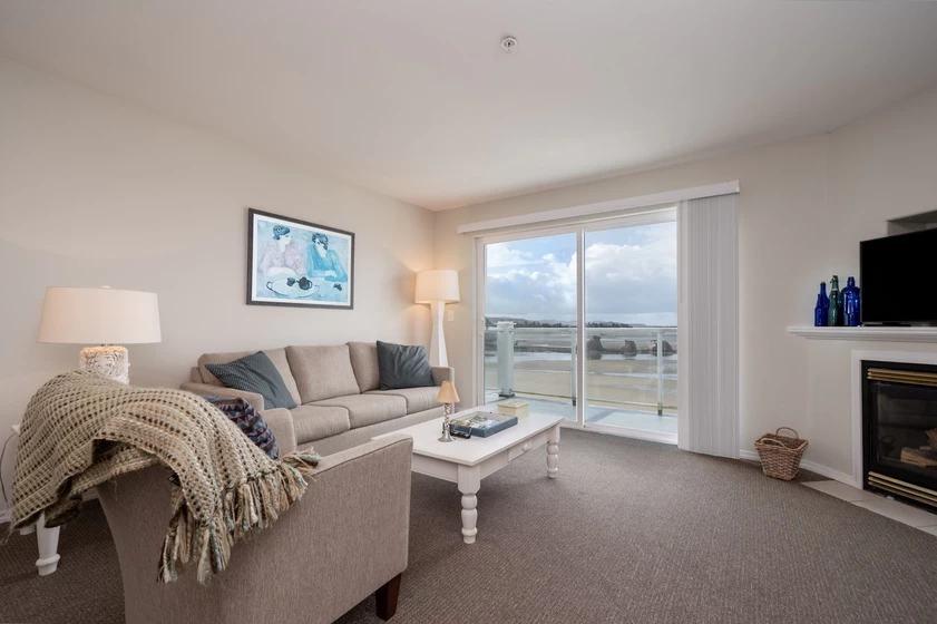 Waters Edge 410 - Taft District — photo 3