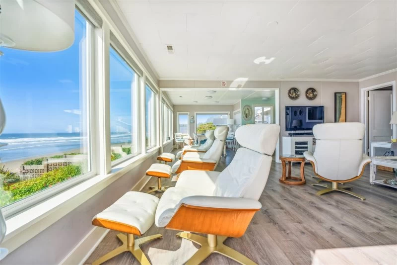 Schilling Beach House - Private Beach Access — photo 5