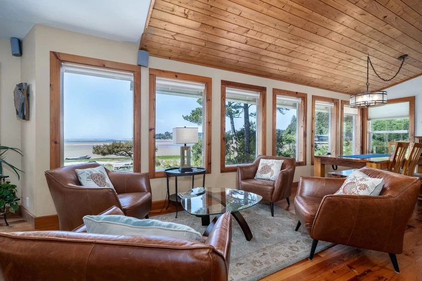 Siletz Bay Beach House - Hot Tub — photo 3
