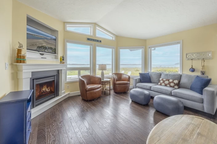 Ebb and Flow Waterfront w/Kayaks | HOT TUB | 3 Kings | Crab & Clamming Equipment