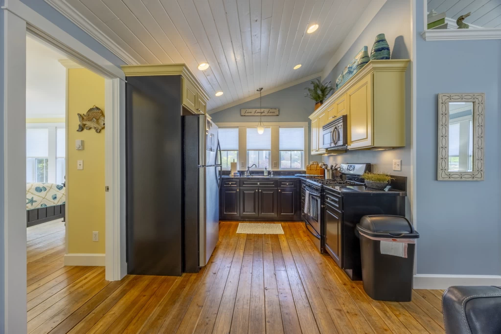 Beach Bungalow...by the Sea | Couples and Small Family Retreat | Hot Tub | Fireplace — photo 5