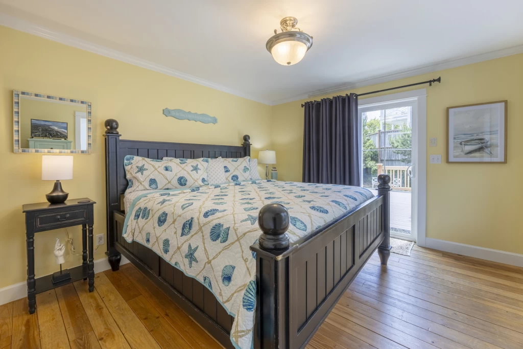 Beach Bungalow...by the Sea | Couples and Small Family Retreat | Hot Tub | Fireplace — photo 4