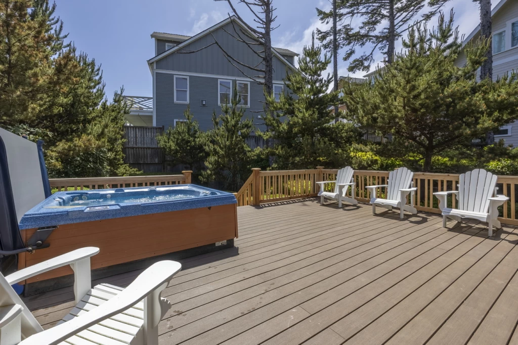 Beach Bungalow...by the Sea | Couples and Small Family Retreat | Hot Tub | Fireplace — photo 3