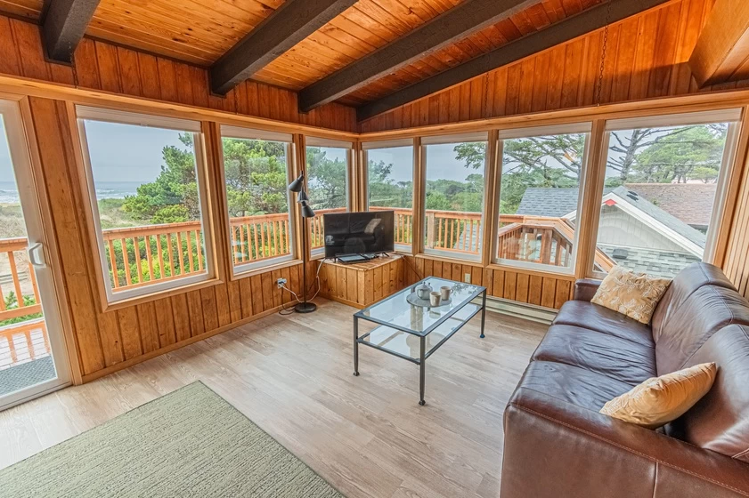 Arnold Beach House - Hot Tub, Direct Beach Access — photo 4