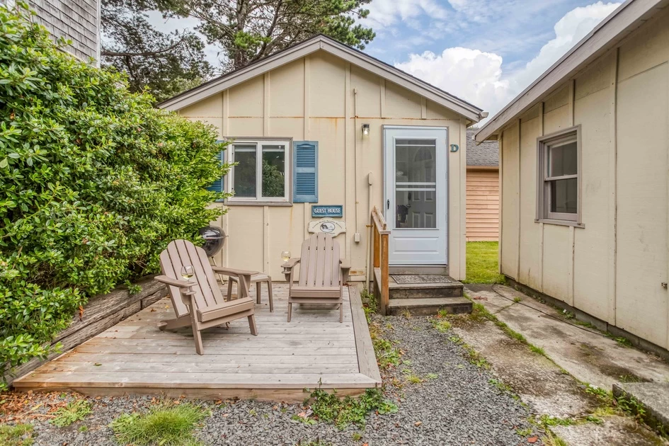 Gull's Nest Cottage - Walk to the Beach & Downtown