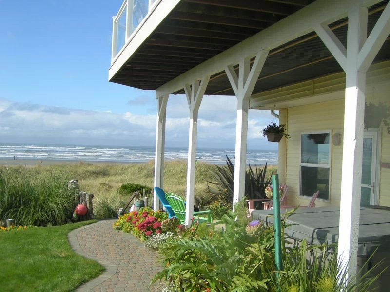 Beach Bum Inn - ON the Beach - Hot Tub & Fireplace