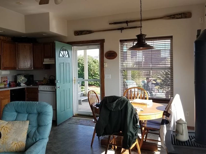 Beach Bum Inn - ON the Beach - Hot Tub & Fireplace — photo 2